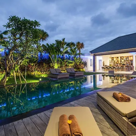 Spacious 4 Bedroom Villa Seminyak Garden And Pool