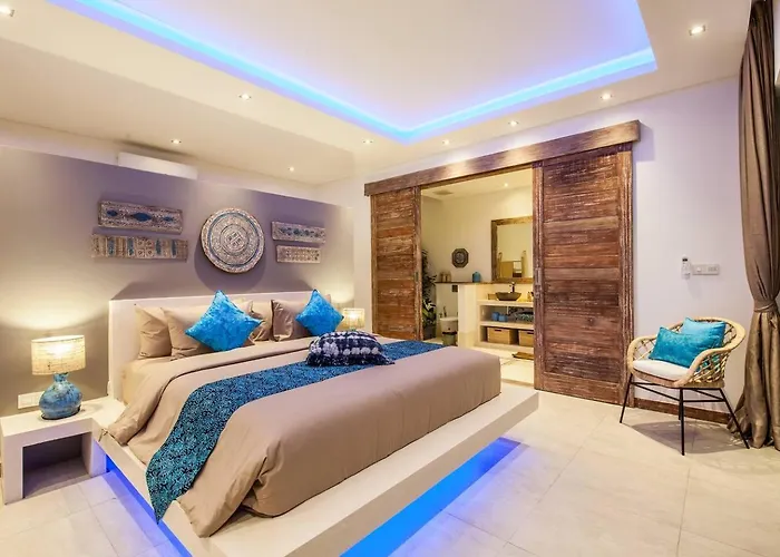 Spacious 4 Bedroom Garden And Pool Seminyak