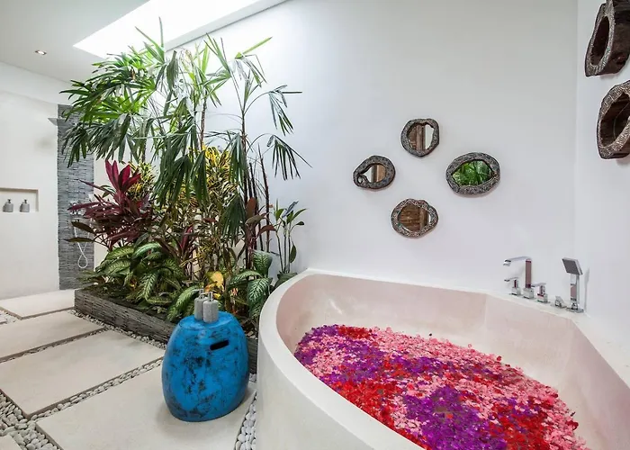 Villa Spacious 4 Bedroom Garden And Pool