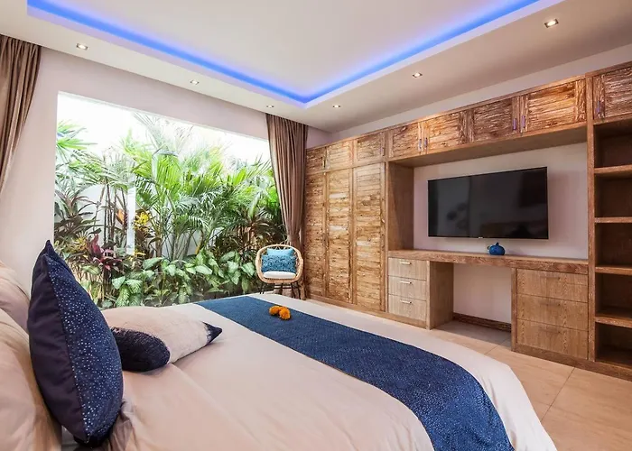 Spacious 4 Bedroom Garden And Pool