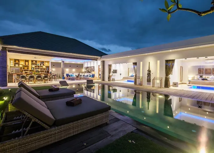 Spacious 4 Bedroom Garden And Pool *