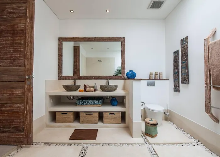 Villa Spacious 4 Bedroom Garden And Pool