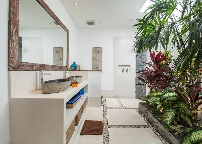 Spacious 4 Bedroom Garden And Pool * Seminyak