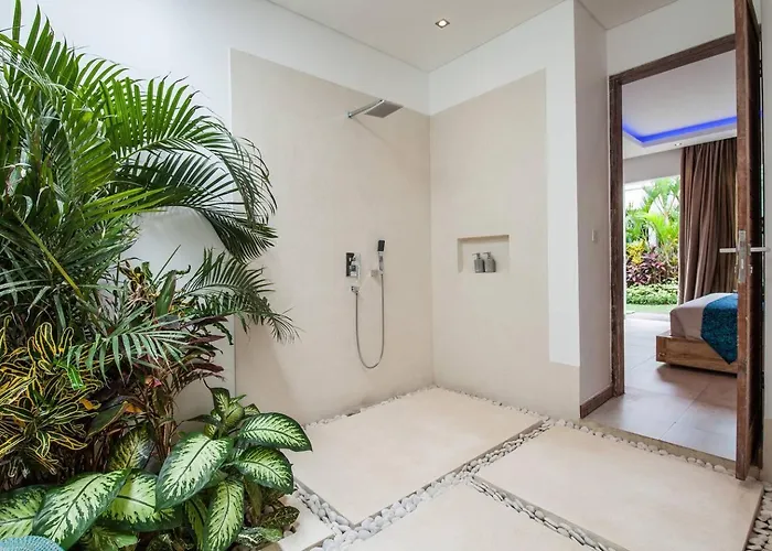 Spacious 4 Bedroom Garden And Pool