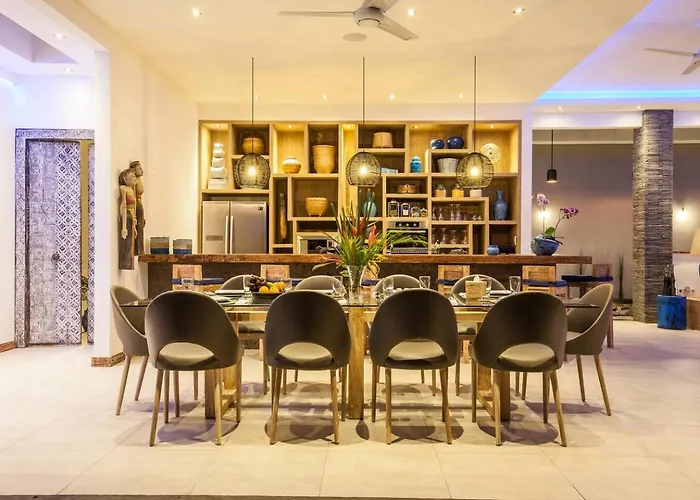 Villa Spacious 4 Bedroom Garden And Pool