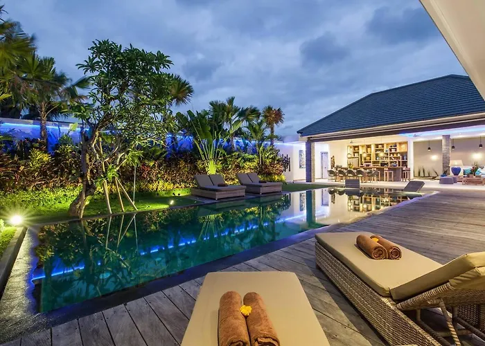 Spacious 4 Bedroom Garden And Pool